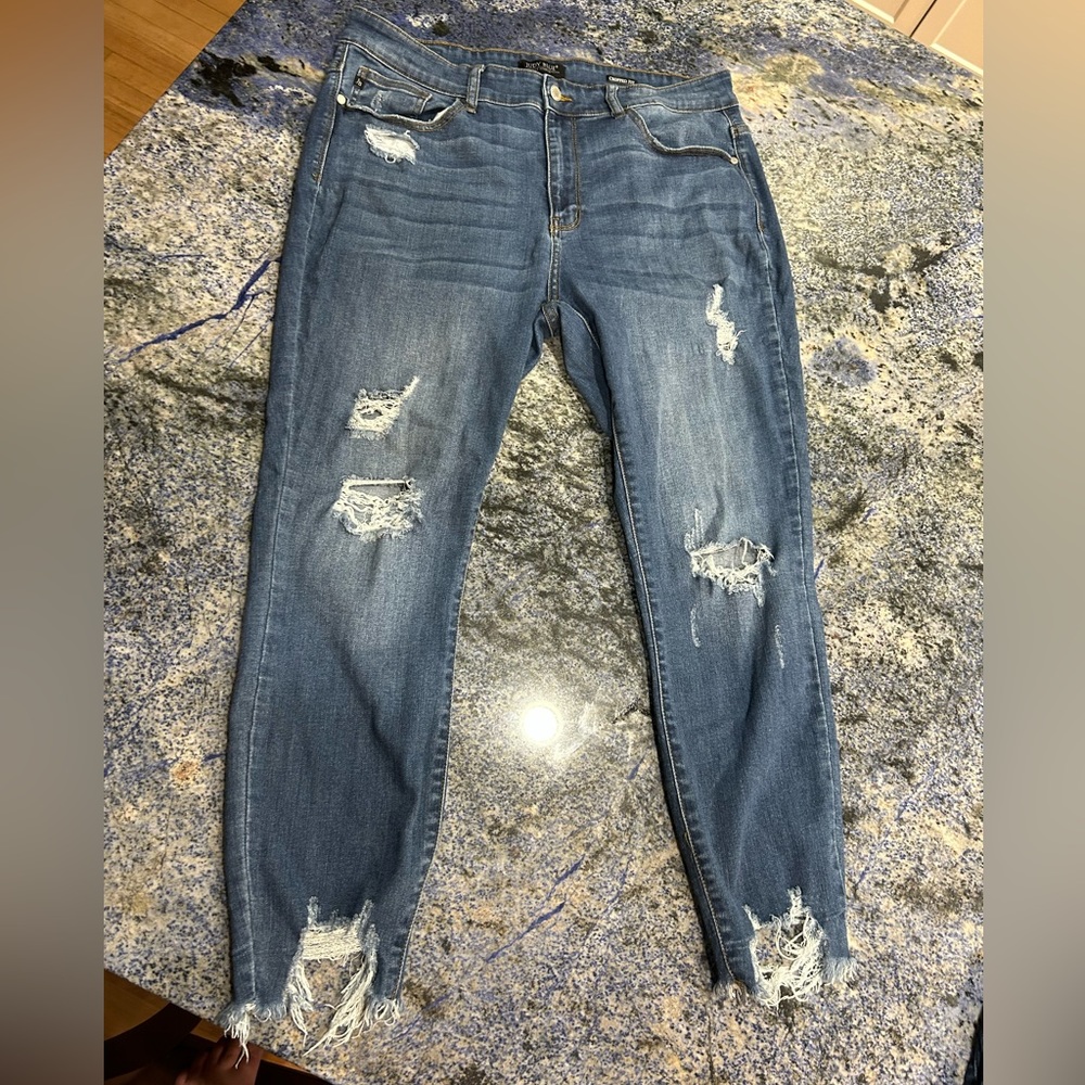 14W Judy Blue Cropped Skinny fit